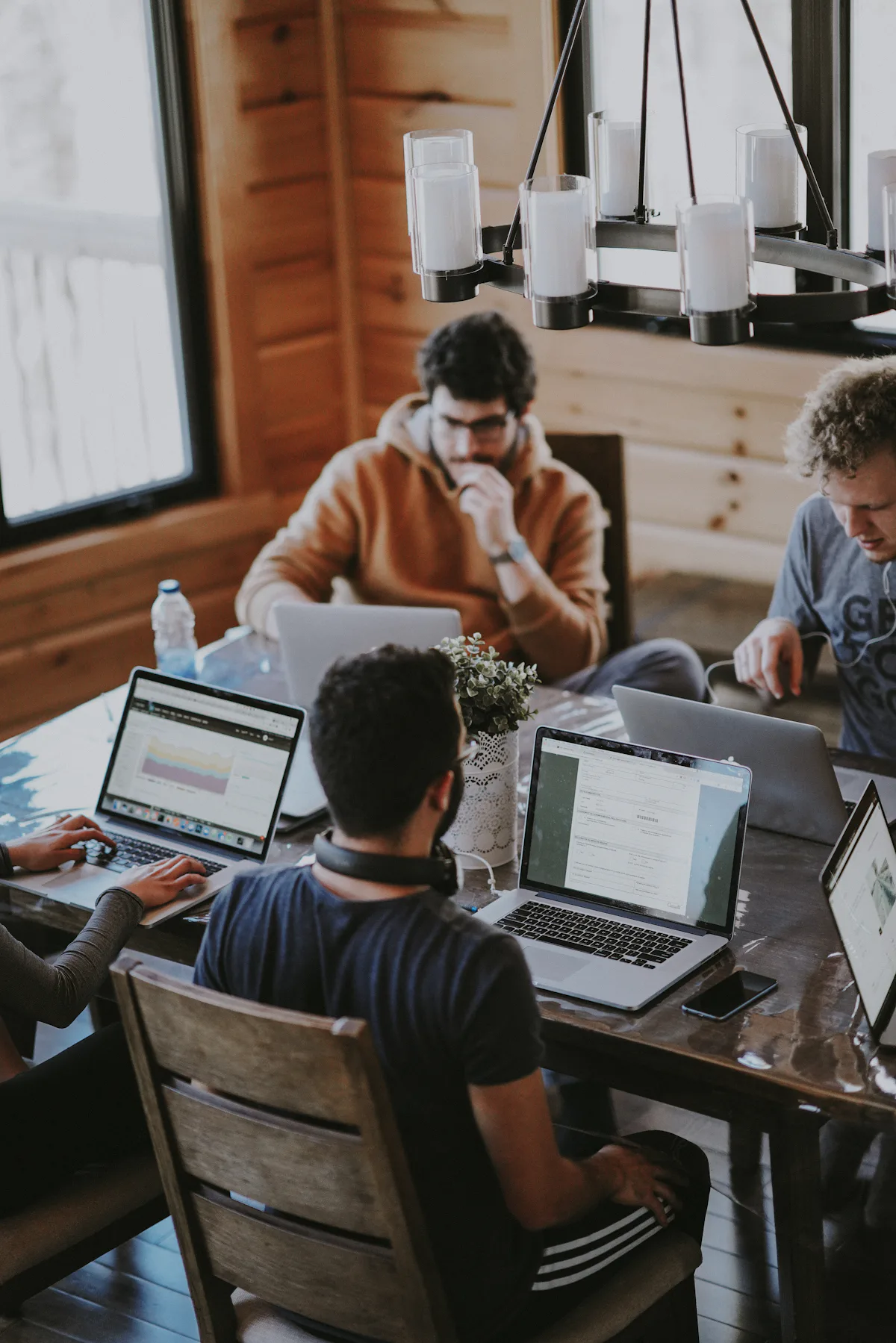 Équipe ressources humaines en séance de travail sur la transformation RH d'une entreprise parisienne
